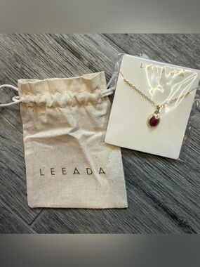 Leeada Oval Gemstone Pendant Necklace Gold Tone Burgundy Stone LEE-FA-002 NEW